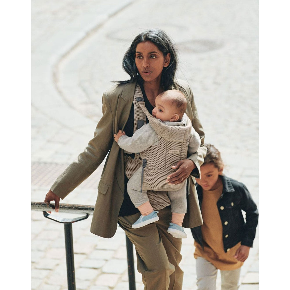 BabyBjörn Baby Carrier Free