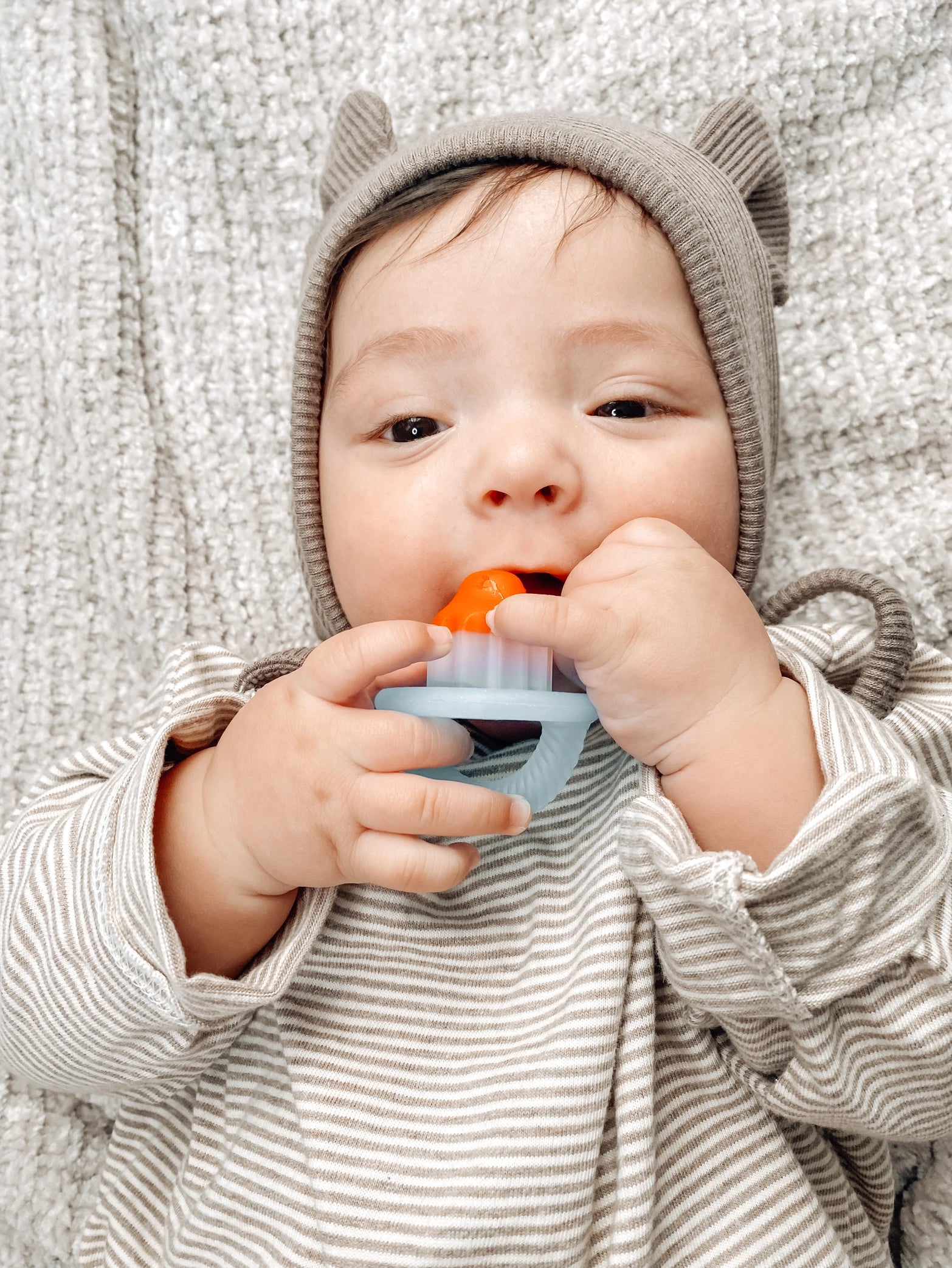 ITZY RITZY TEENSY TEETHER SOOTHING SILICONE TEETHER