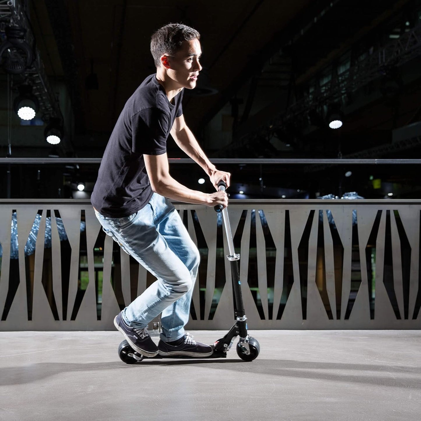 MICRO ROCKET EXTRA WIDE WHEELS SCOOTER BLACK - baby enRoute