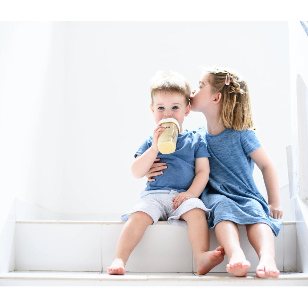 HEGEN PCTO PPSU feeding bottle 240 ml/8 oz, 2-pack; two kids in blue on stairs
