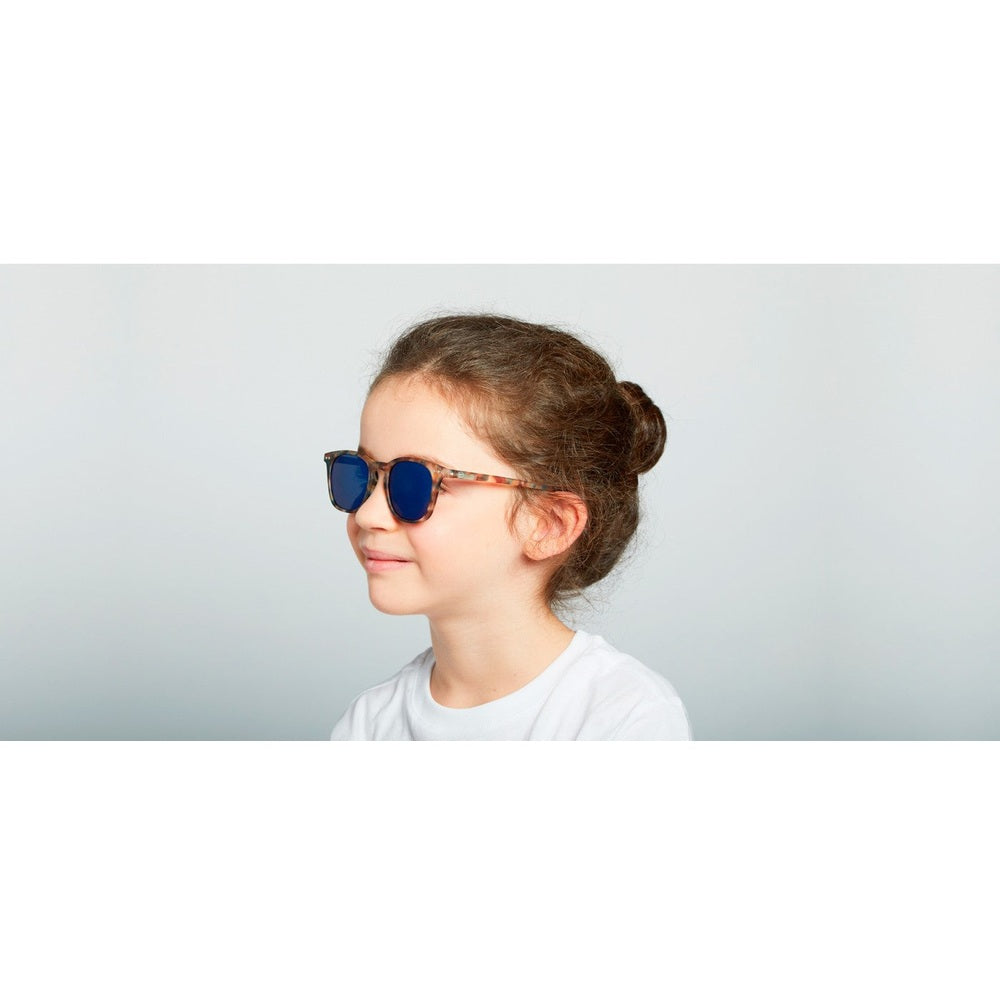 Izipizi Junior Sunglasses #E Blue Tortoise Mirror for kids with blue mirrored lenses