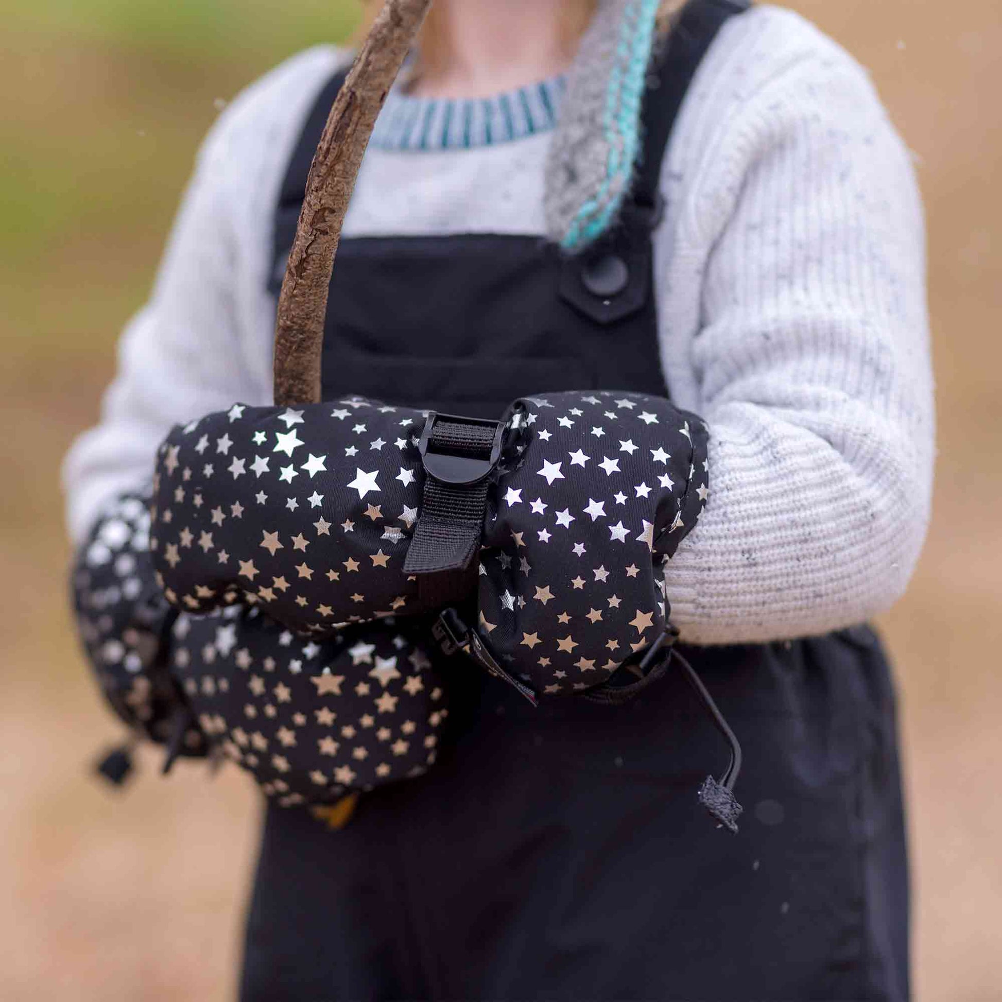 Jan & Jul Waterproof Toasty Dry Mitten Black Star