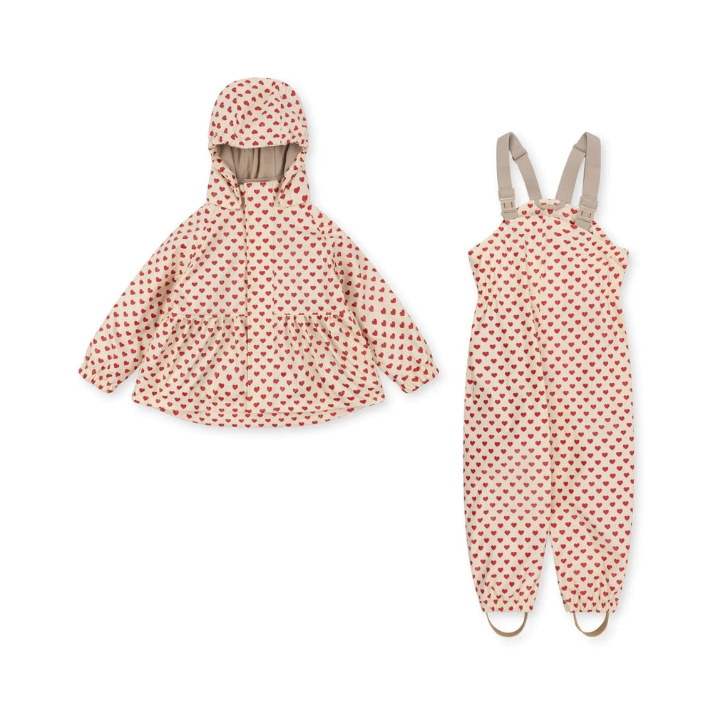 Konges Slojd Rainy Palme Set Coeur Rouge: heart-print cream baby jacket with hood and matching suspender overalls.