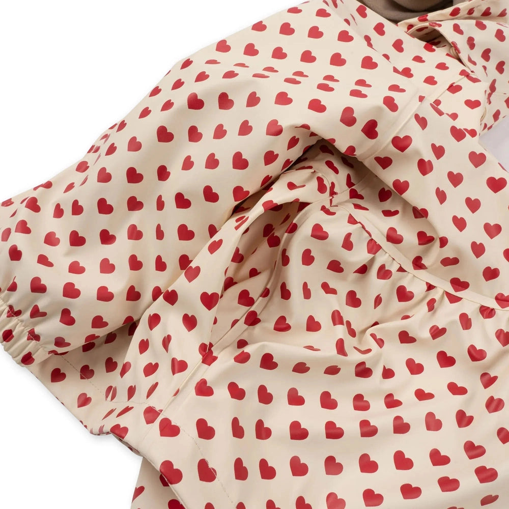 Konges Slojd Rainy Palme Set Coeur Rouge baby outfit in cream with red heart print and puff sleeves.
