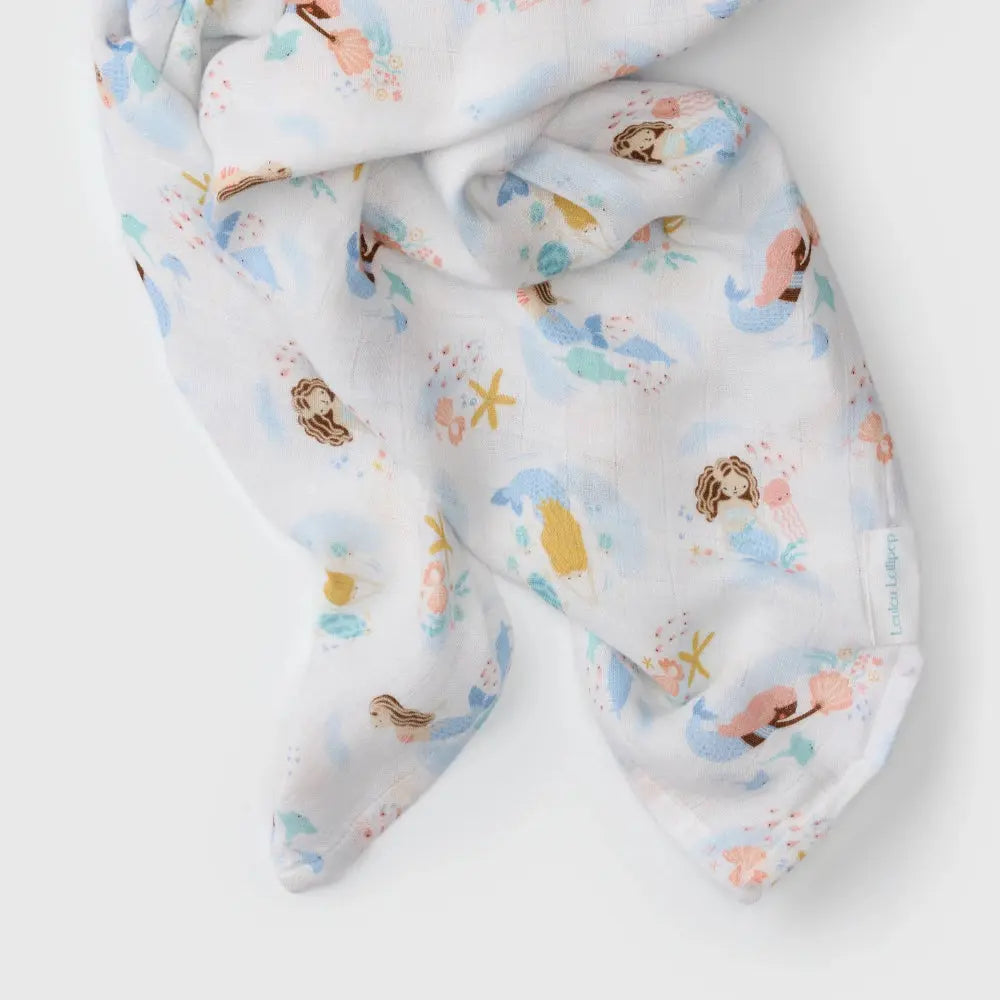 LOULOU LOLLIPOP Muslin Swaddle blanket in white with pastel mermaid and sea-life print, softly draped for a cozy wrap.