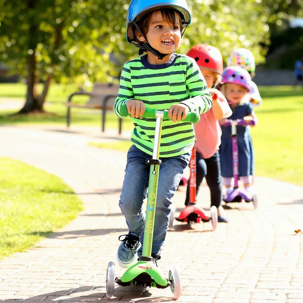 Micro Mini Deluxe Scooter