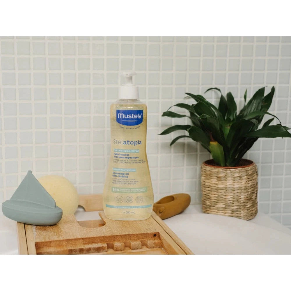 Mustela Stelatopia Cleansing Oil 500 ml bottle with pump, organic sunflower formula for babies