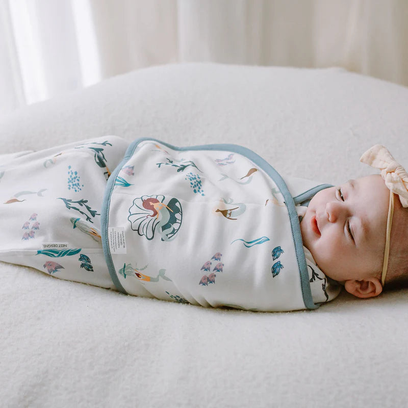 NEST DESIGNS ORGANIC COTTON STARTLE STOP SLEEP BAG 0.5 TOG SPLISH SPLASH (0-3M)