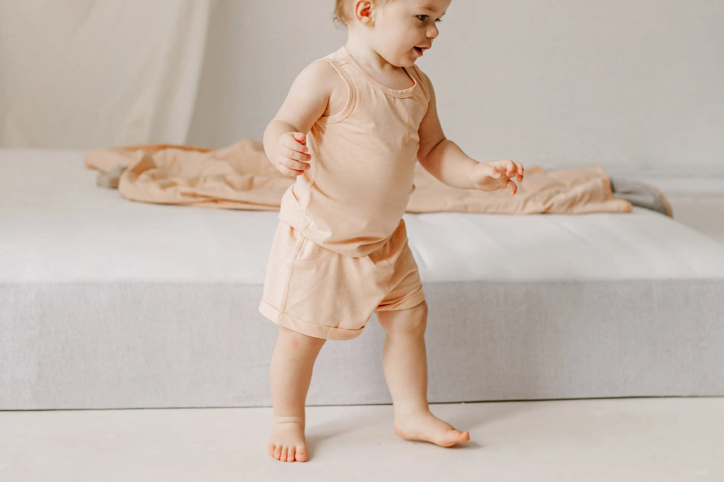NEST DESIGNS BAMBOO JERSEY SHORTS - PANTONE BELLINI - baby enRoute