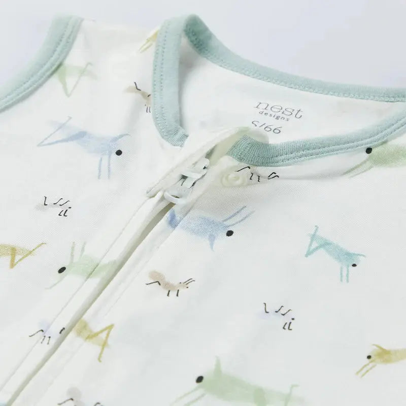 NEST DESIGNS BAMBOO JERSEY SWADDLE SLEEP BAG 0.25 TOG THE ANT & THE GRASSHOPPER 0-6M - baby enRoute