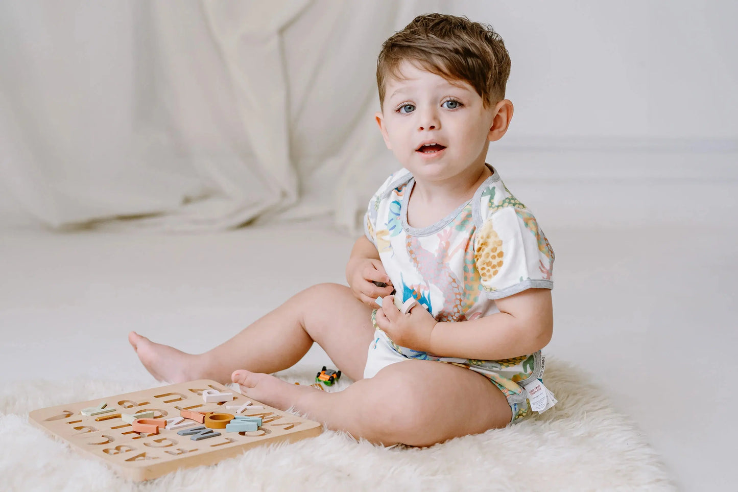 NEST DESIGNS BAMBOO SHORT SLEEVE ONESIE DRAGON DANCE - baby enRoute
