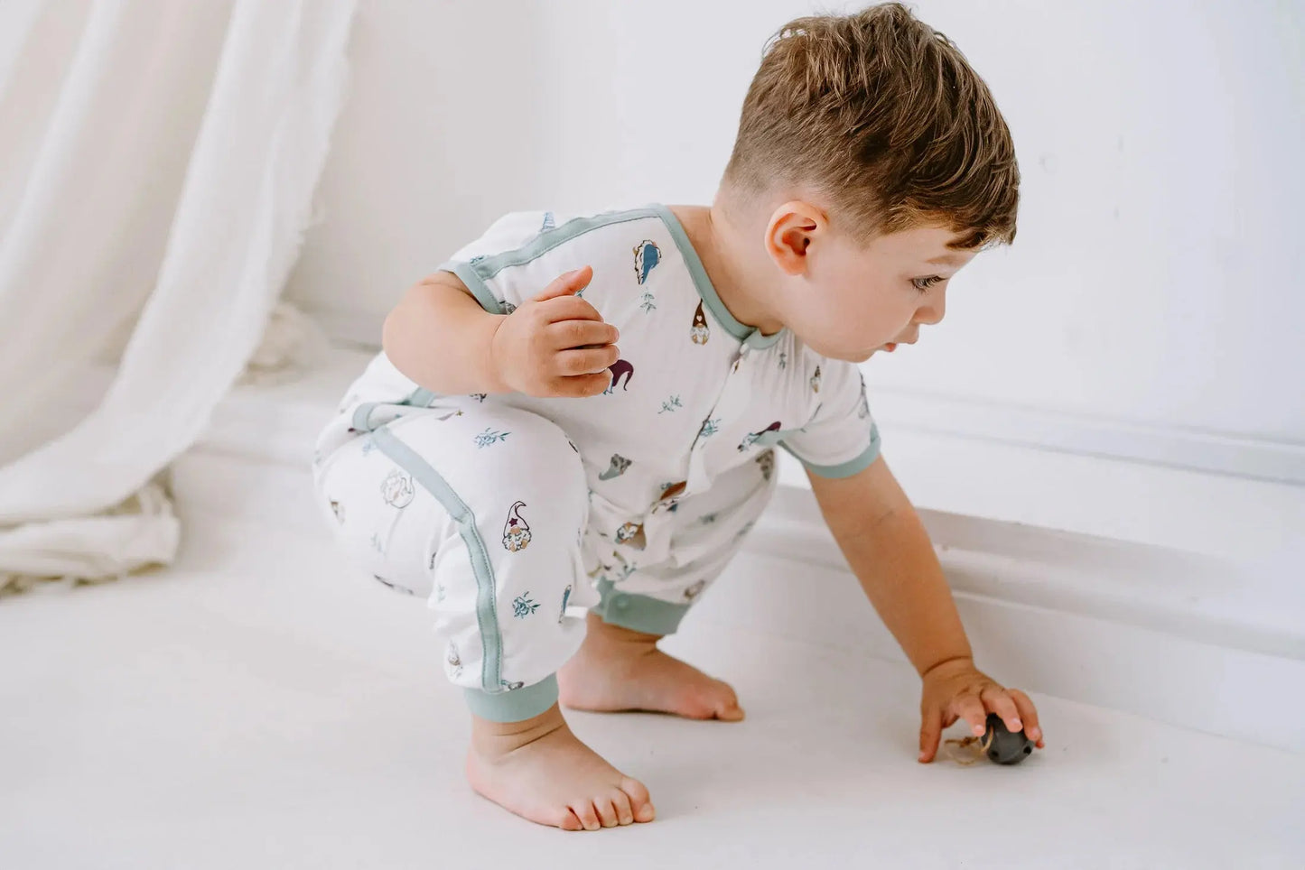 NEST DESIGNS BAMBOO SHORT SLEEVE ROMPER - OH GNOME - baby enRoute