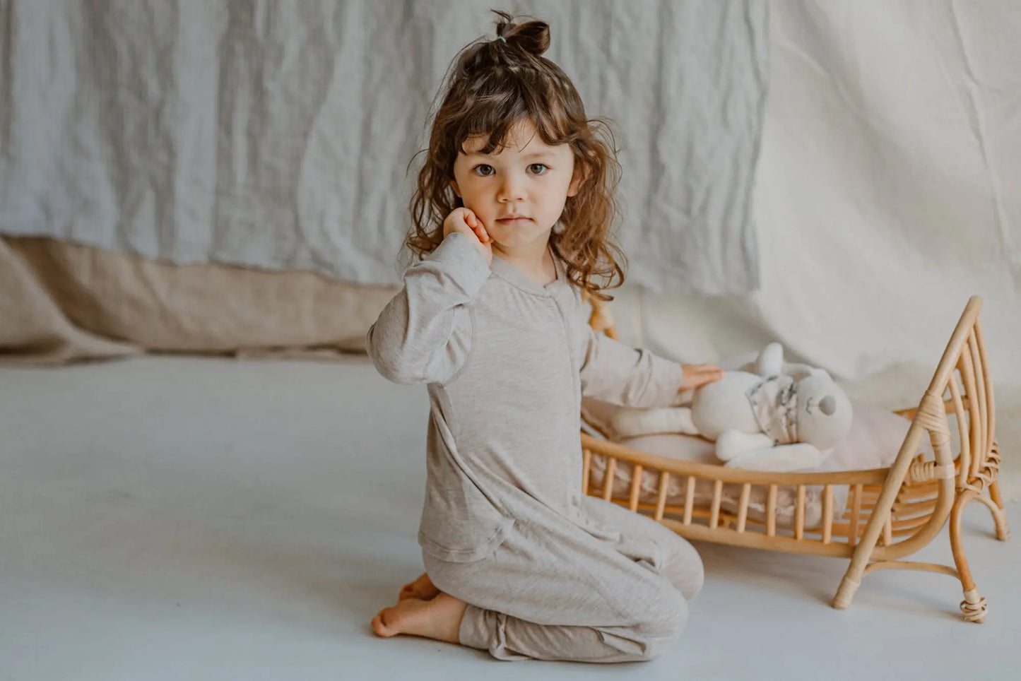 NEST DESIGNS BASICS BAMBOO COTTON LONG SLEEVE DROP BOTTOM ROMPER - WARM TAUPE - baby enRoute