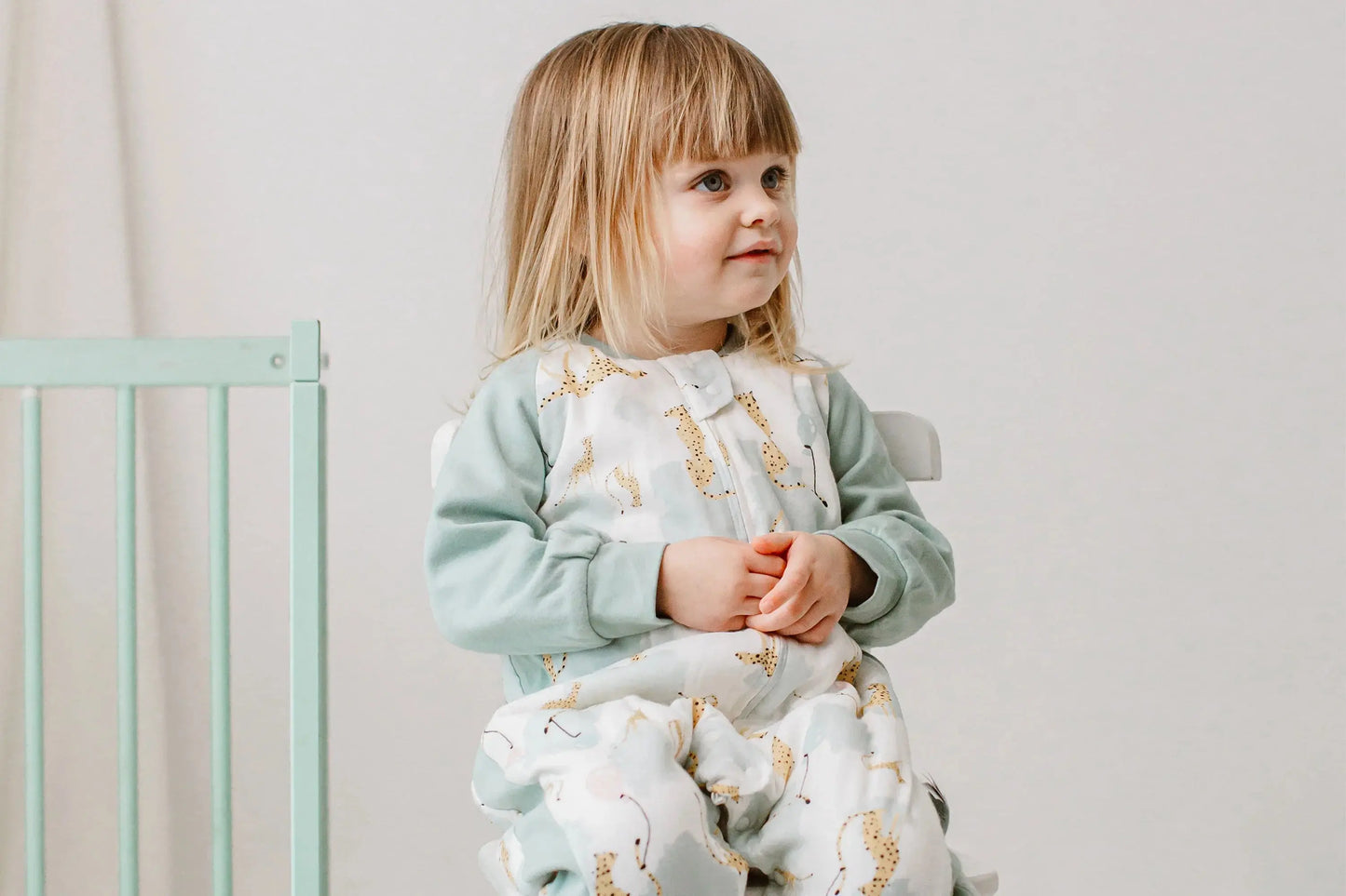 NEST DESIGNS RAGLAN BAMBOO LONG SLEEVE FOOTED SLEEP BAG 2.5 TOG - CHEETAH PARTY - baby enRoute
