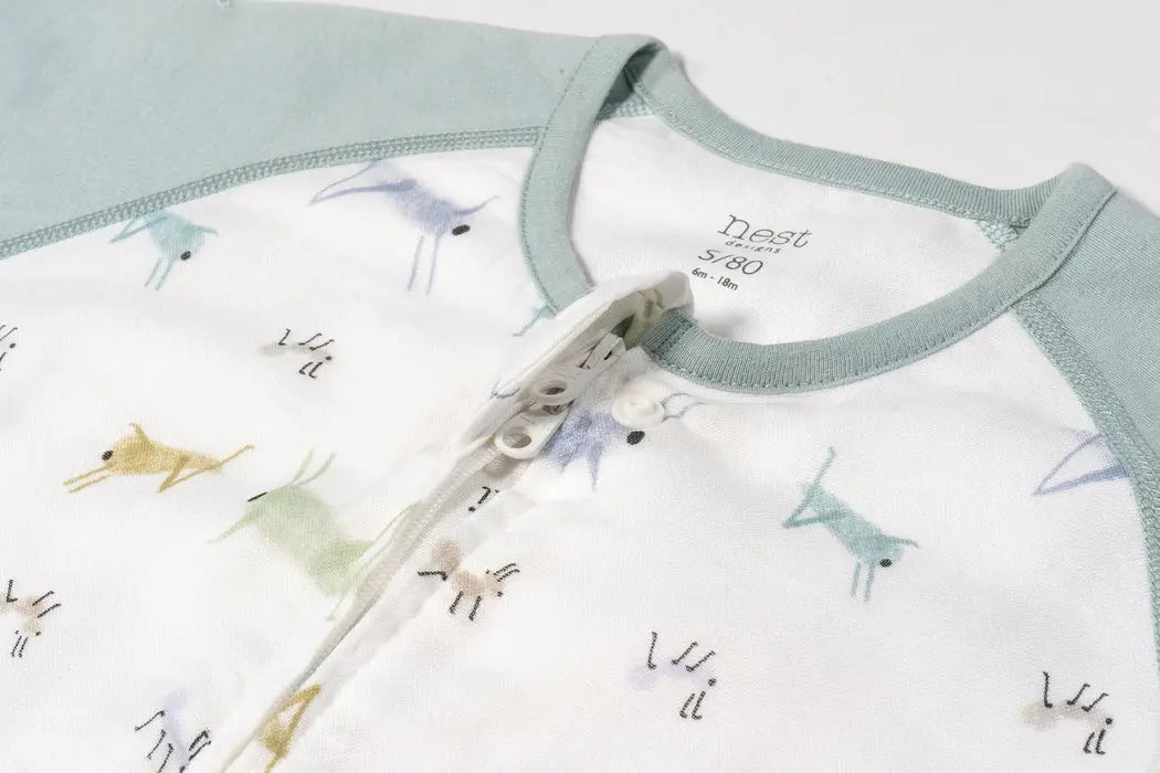 NEST DESIGNS RAGLAN BAMBOO PIMA SHORT SLEEVE SLEEP SUIT 0.6 TOG THE ANT & THE GRASSHOPPER - baby enRoute