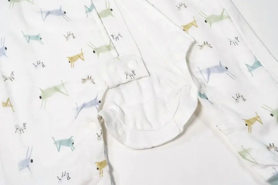 Nest Designs Raglan Bamboo Pima Short Sleeve Sleep Suit 0.6 Tog The Ant & The Grasshopper