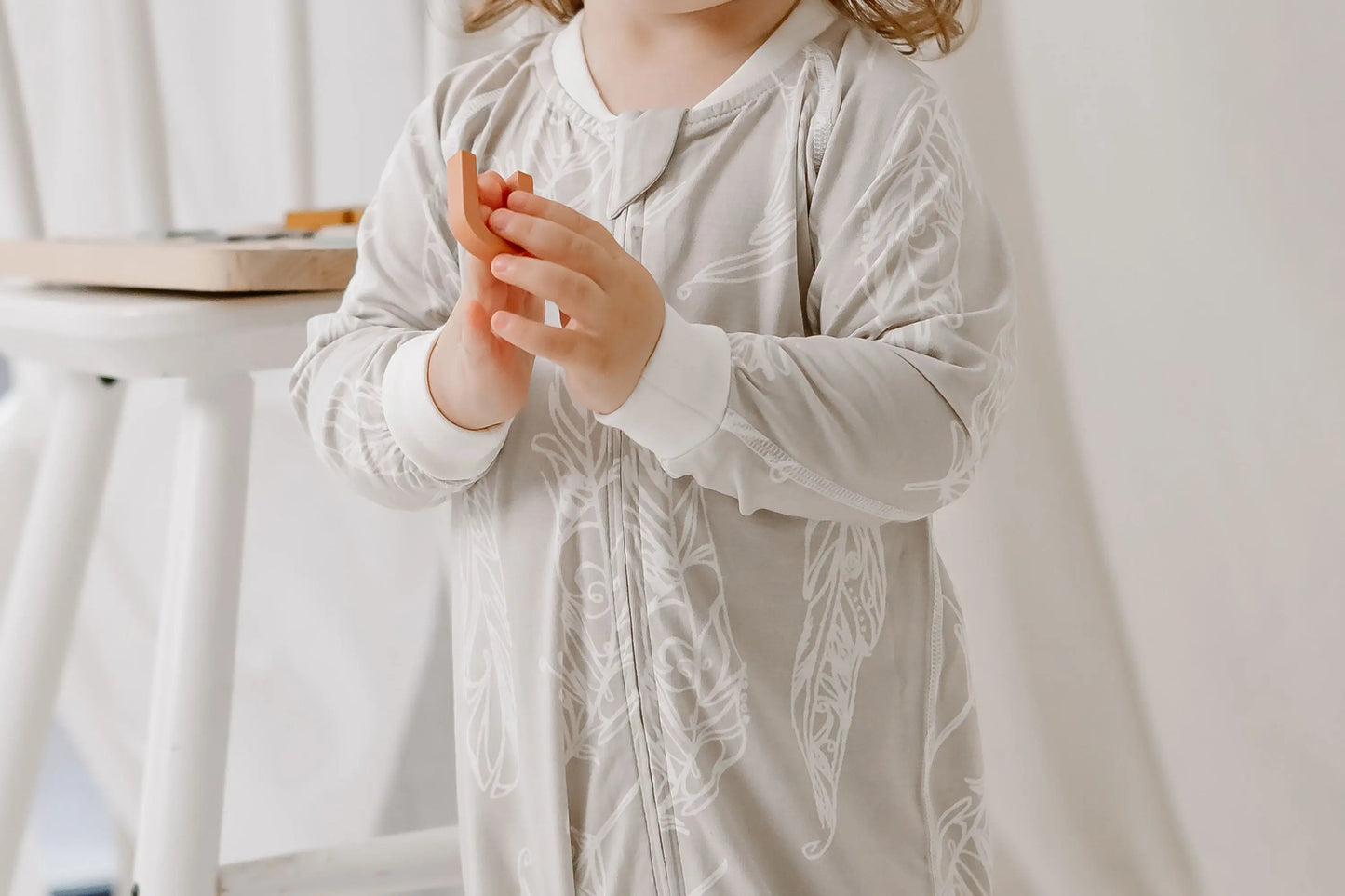 NEST DESIGNS ZIP LONG SLEEVE FOOTLESS SLEEPER AVOCADO BAMBOO-FEATHER GREY - baby enRoute