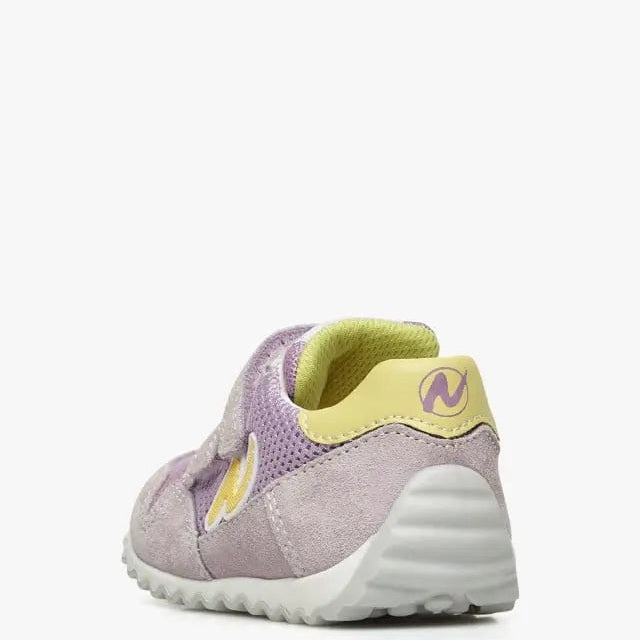 Naturino Sammy 2 Vl Suede Lilac toddler shoe, rear view shows yellow heel tab and light sole