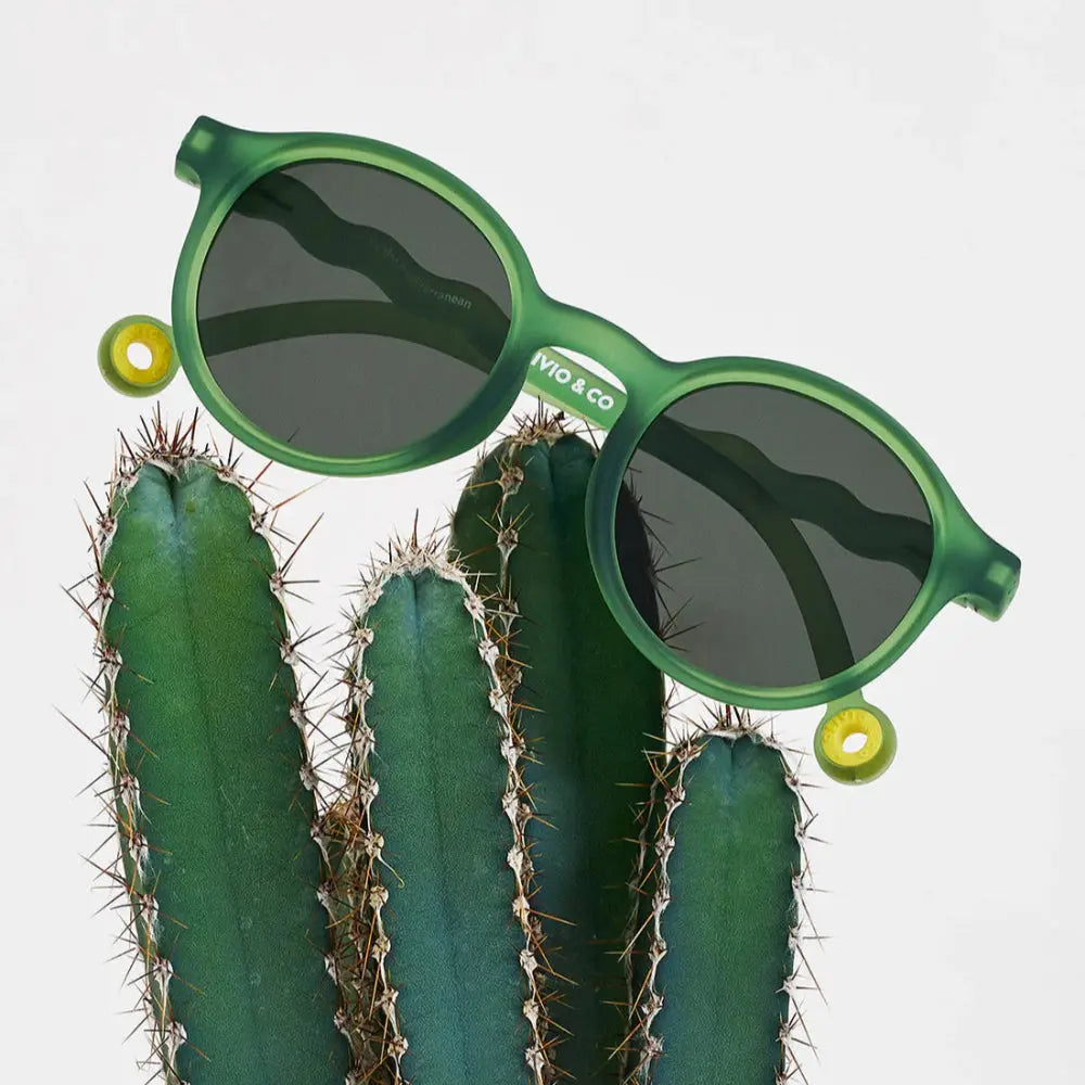 OLIVIO & CO OVAL SUNGLASSES KIDS/JUNIOR CLASSIC OLIVIO OLIVE GREEN 