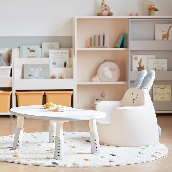 growing desk peanut 800w with round white table and bunny chair