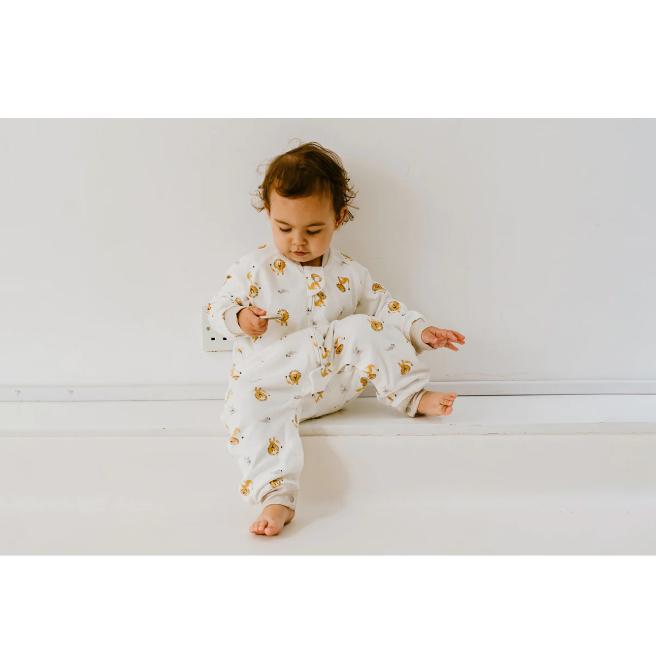NEST DESIGNS AVOCADO BAMBOO LONG SLEEVE FOOTED SLEEP BAG 1.0 TOG THE LION & THE MOUSE