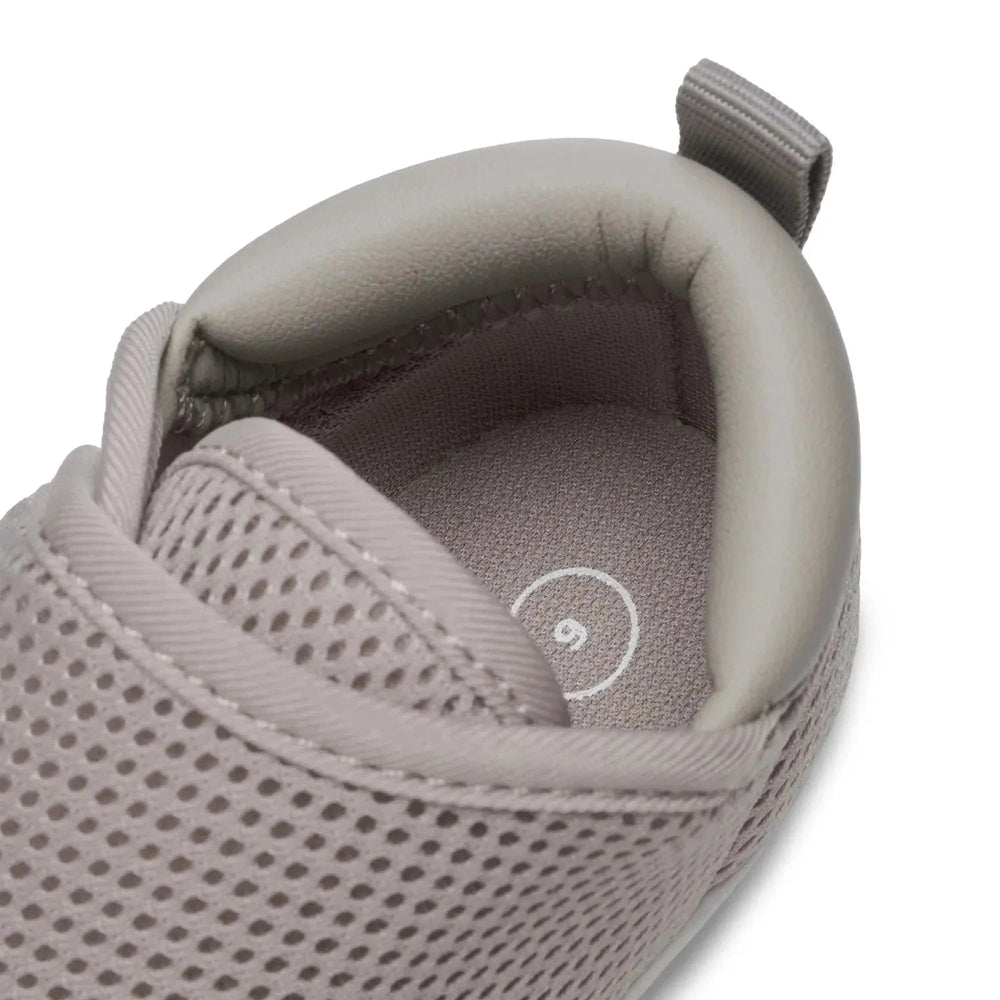 Stonz Cruiser Original Baby Shoes Dune; breathable mesh upper with a soft padded collar and back pull tab