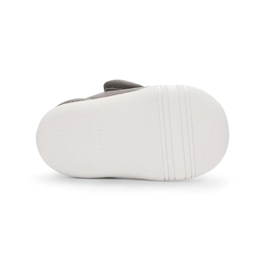 Stonz Cruiser Original Baby Shoes Dune, bottom view with white sole and textured grip.