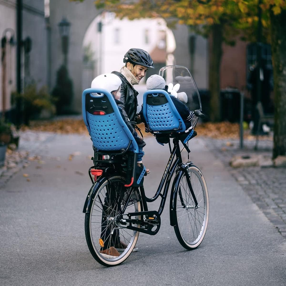 Thule Yepp Maxi rack-mounted child bike seats, blue, two seats