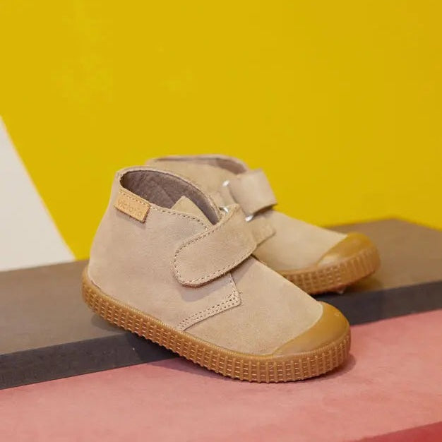 Victoria Shoes 1915 Split Leather Safari Plimsoll With Straps Arena; beige suede upper, tan rubber sole, straps fastened.