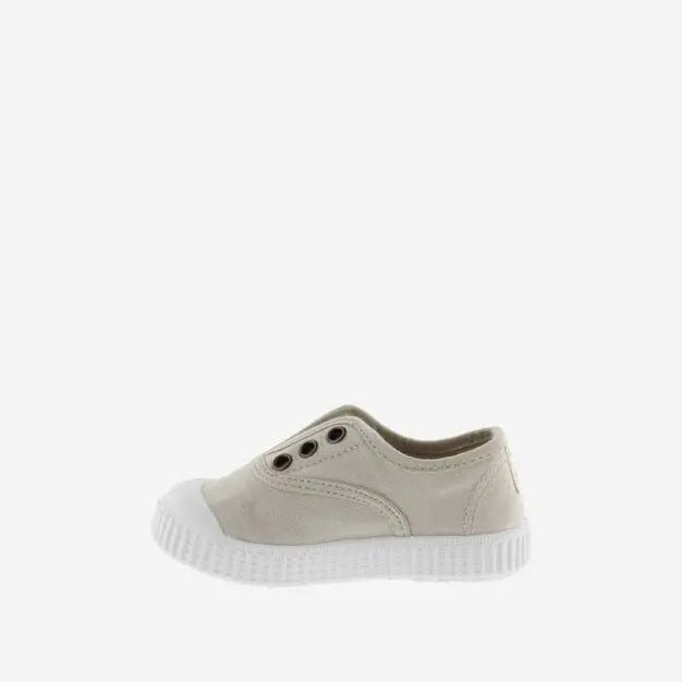 Victoria Shoes Rubber-Toecap Canvas Hielo sneaker in beige with white rubber sole and three eyelets visible