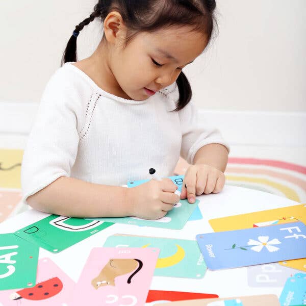 BANANA PANDA LET'S WRITE AND WIPE LETTERS 3+ - baby enRoute