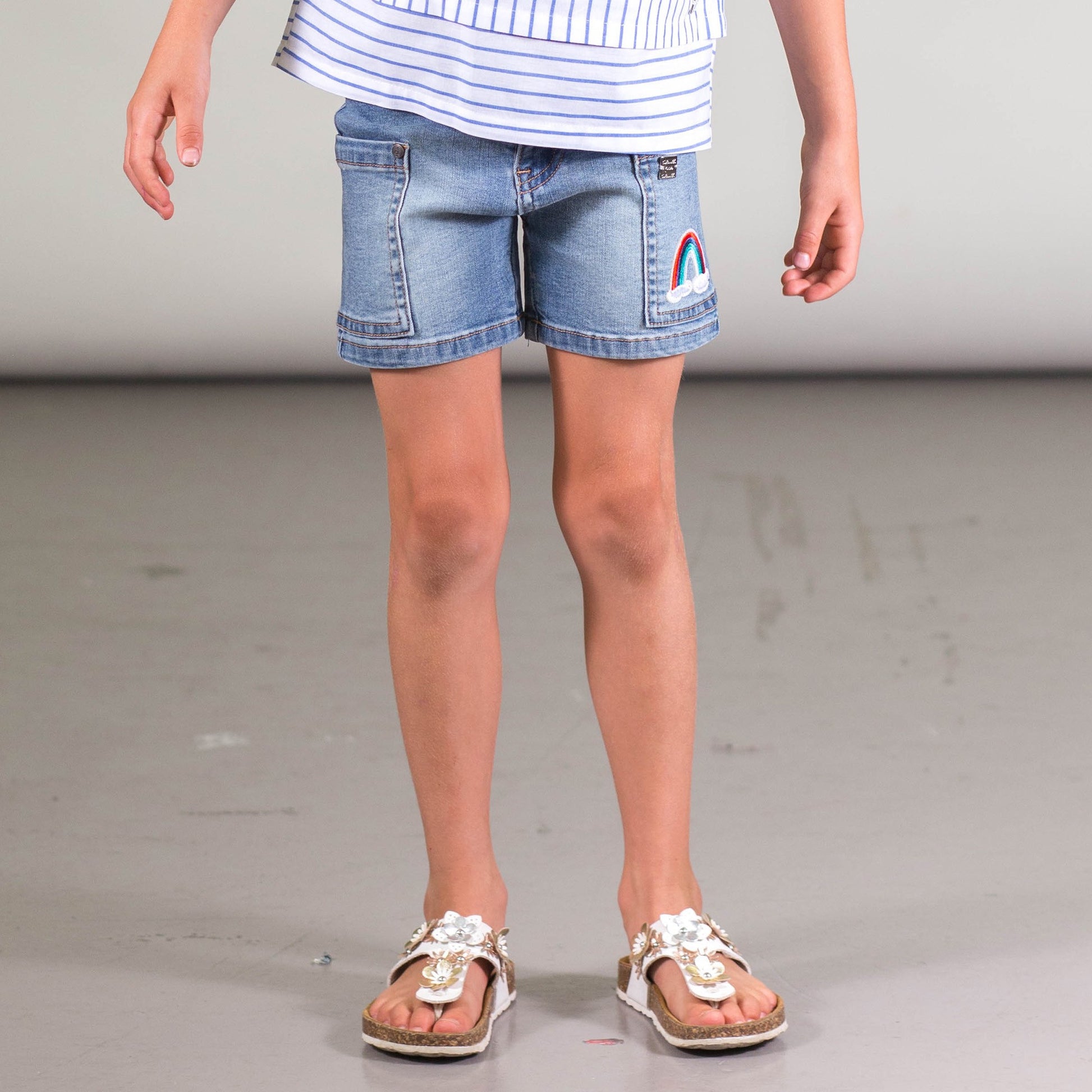 DEUX PAR DEUX JEAN SHORT WITH EMBROIDERY PATCH