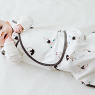 NEST DESIGNS ORGANIC COTTON SWADDLE SLEEP BAG 1.0 TOG LET'S ROLL(0-6M)