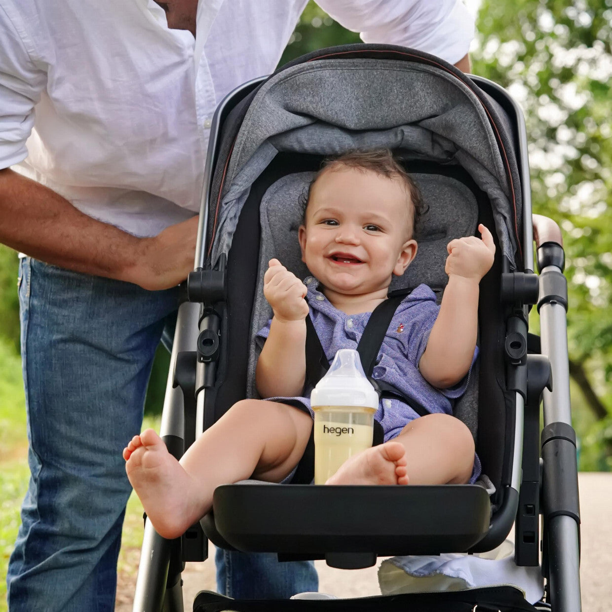 Hegen PCTO express store feed starter kit baby in gray stroller with bottle