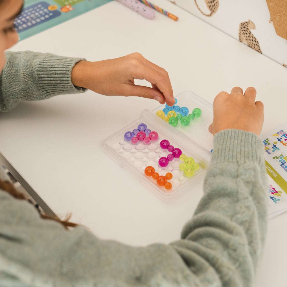 Smart Games IQ Bubbles beads in assorted colors in a clear plastic tray