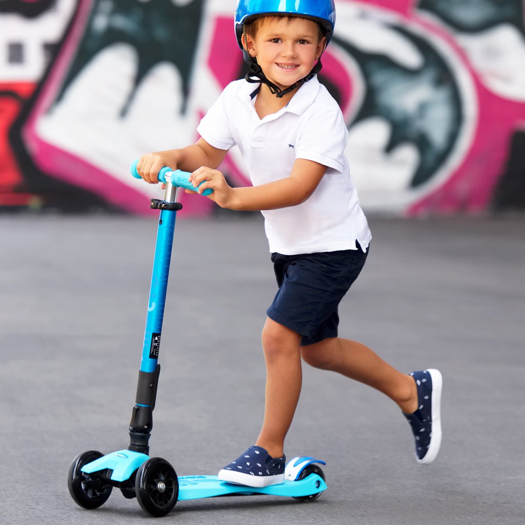MICRO MAXI DELUXE FOLDABLE LED SCOOTER