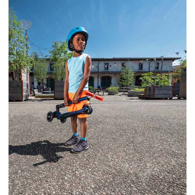 MICRO MAXI DELUXE FOLDABLE LED SCOOTER