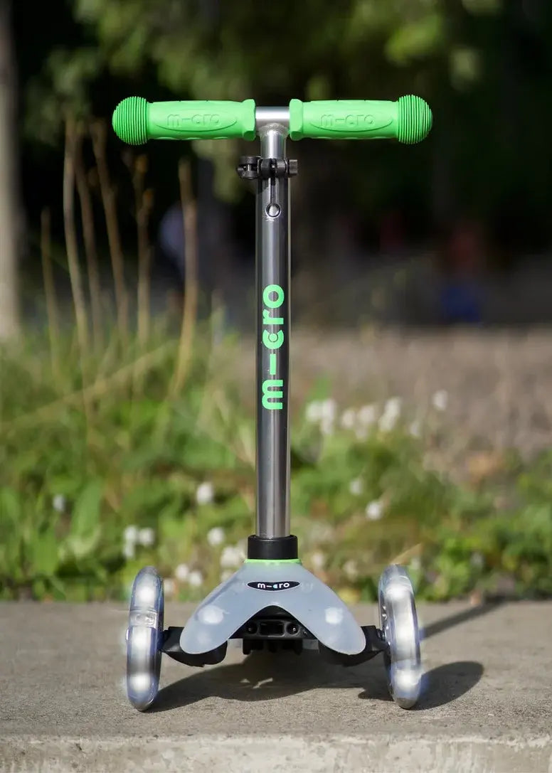 Micro Mini Deluxe Flux Led Scooter