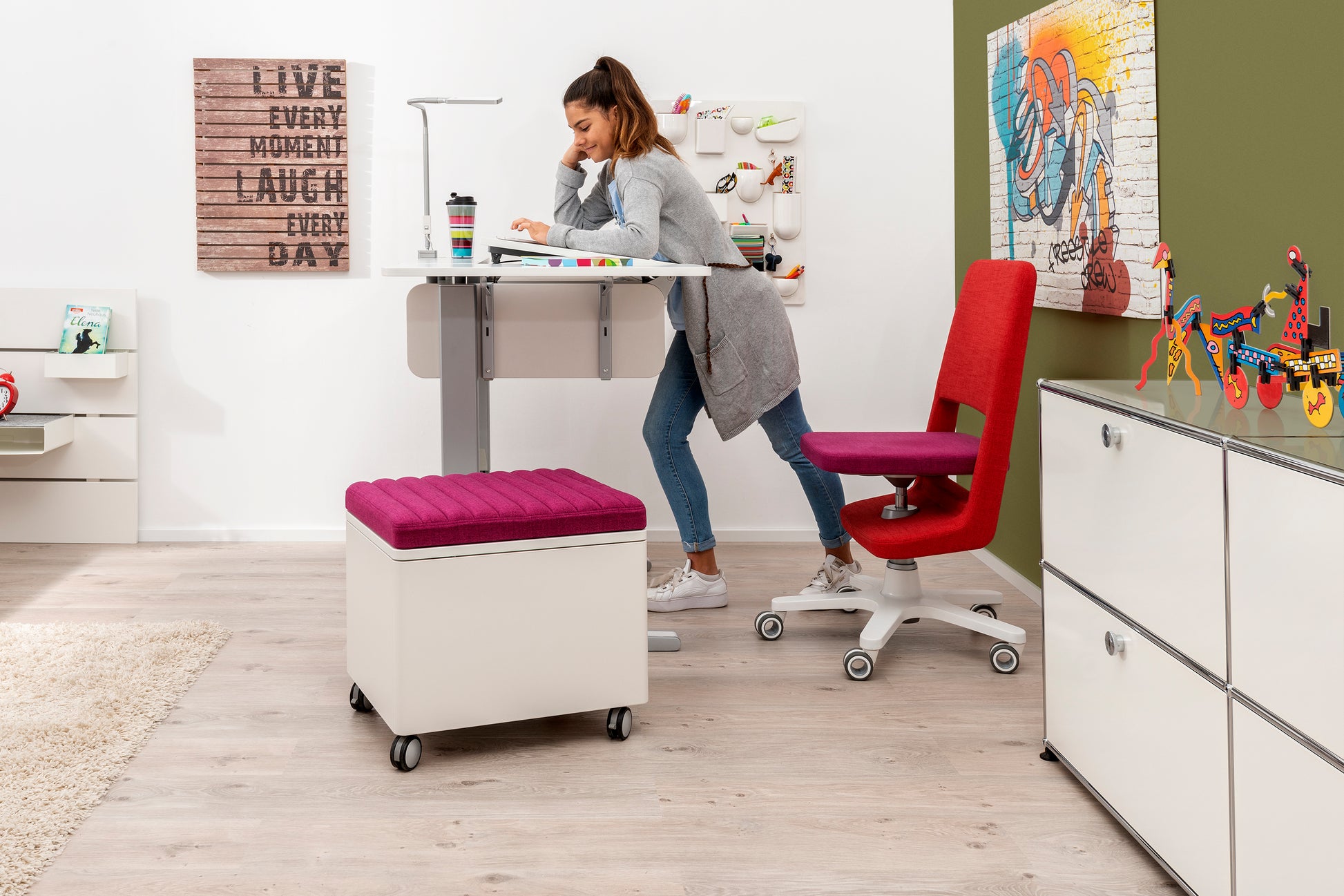 MOLL CHAMPION COMPACT EXPRESS HEIGHT-ADJUSTABLE DESK