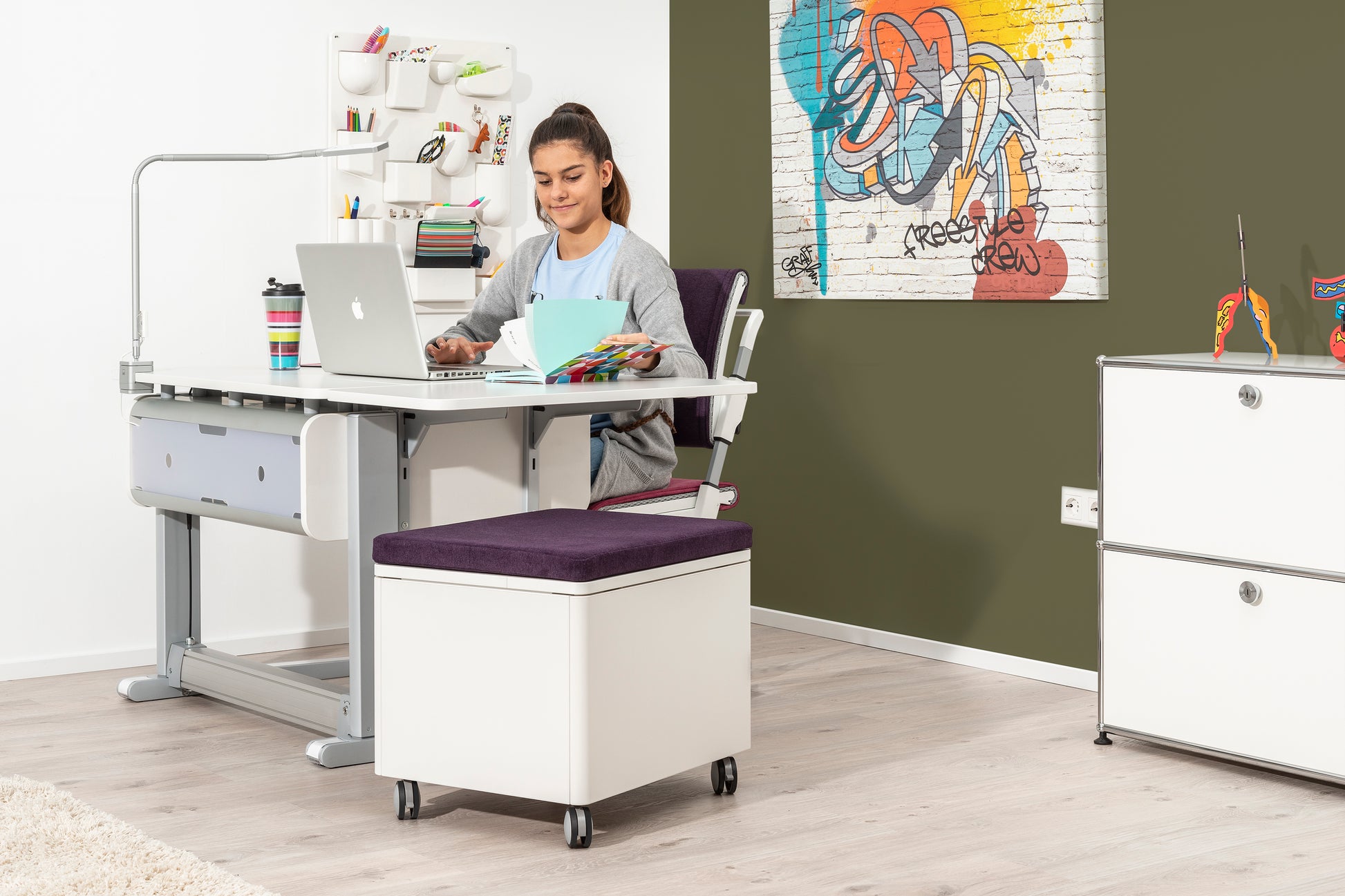 MOLL CHAMPION COMPACT EXPRESS HEIGHT-ADJUSTABLE DESK