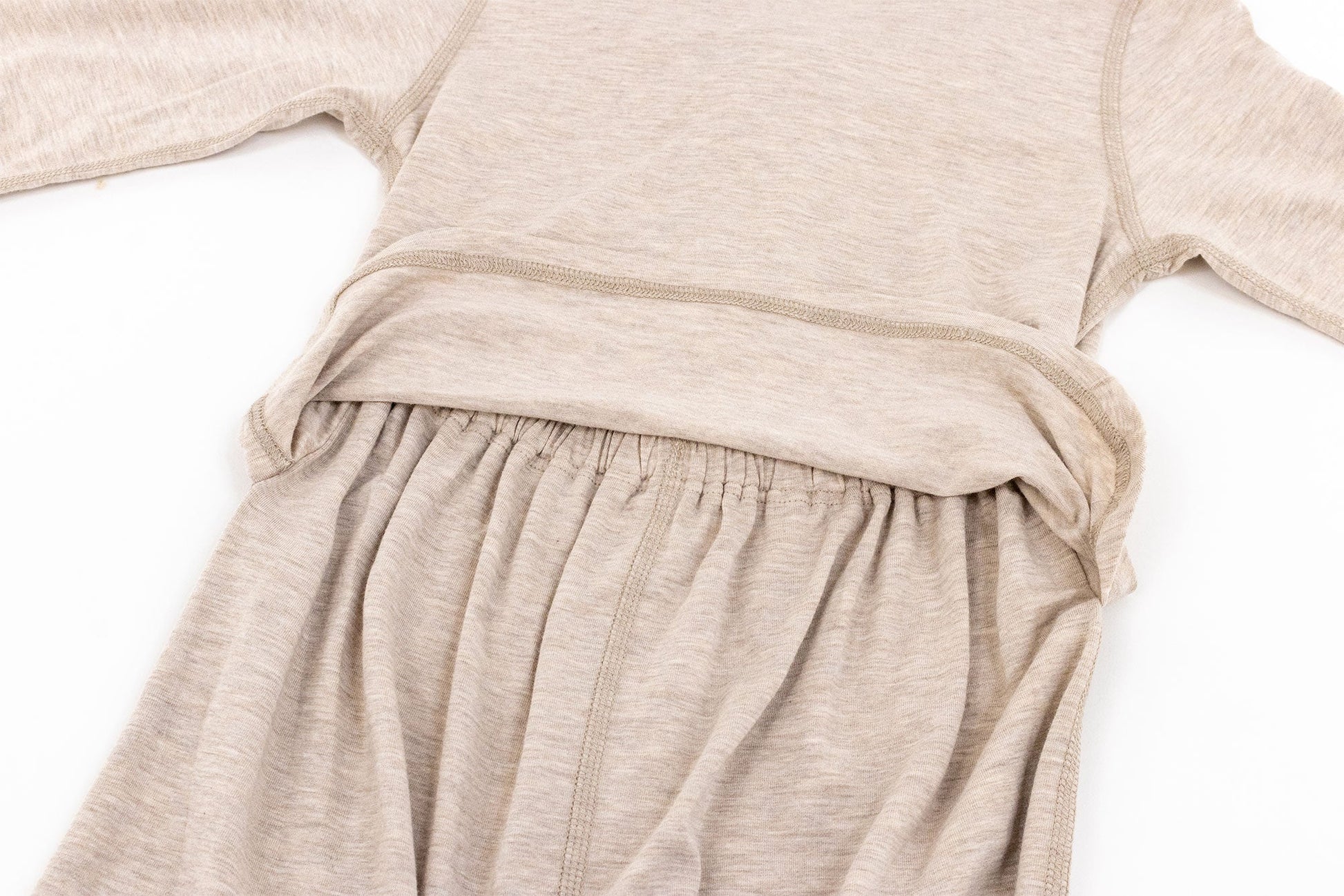 NEST DESIGNS BASICS BAMBOO COTTON LONG SLEEVE DROP BOTTOM ROMPER - WARM TAUPE