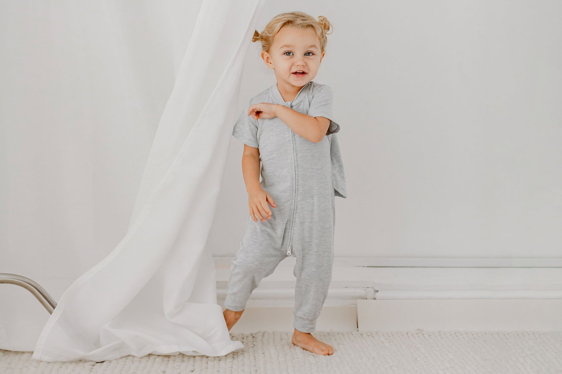 NEST DESIGNS BASICS BAMBOO COTTON SHORT SLEEVE DROP BOTTOM ROMPER - GREY DAWN