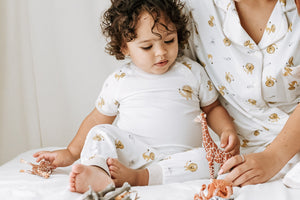 NEST DESIGNS BAMBOO SHORT SLEEVE PLAY SET - LION & MOUSE