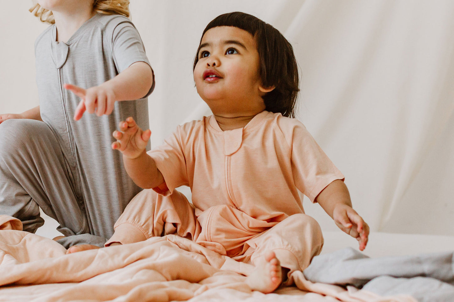 NEST DESIGNS BAMBOO JERSEY SHORT SLEEVE FOOTED SLEEP BAG 0.5 TOG - PANTONE BELLINI - baby enRoute