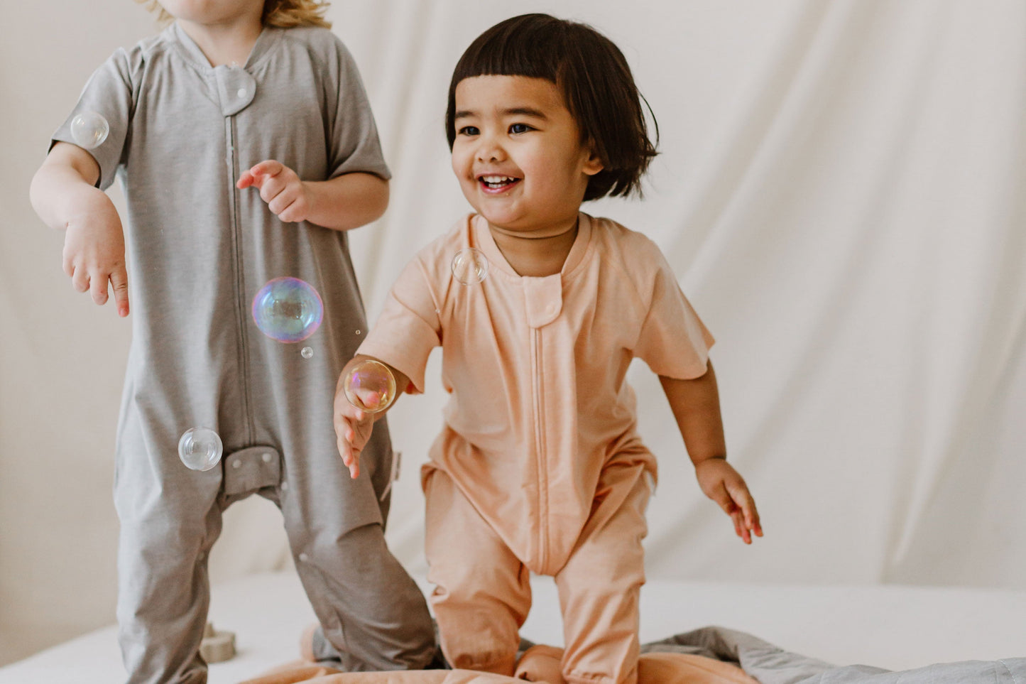 NEST DESIGNS BAMBOO JERSEY SHORT SLEEVE FOOTED SLEEP BAG 0.5 TOG - PANTONE BELLINI - baby enRoute