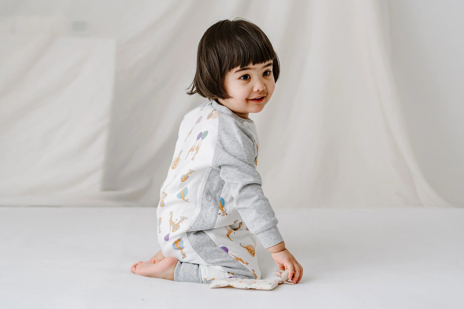 NEST DESIGNS BAMBOO LONG SLEEVE FOOTED SLEEP BAG 1.0 TOG - GIRAFFE SHAPES