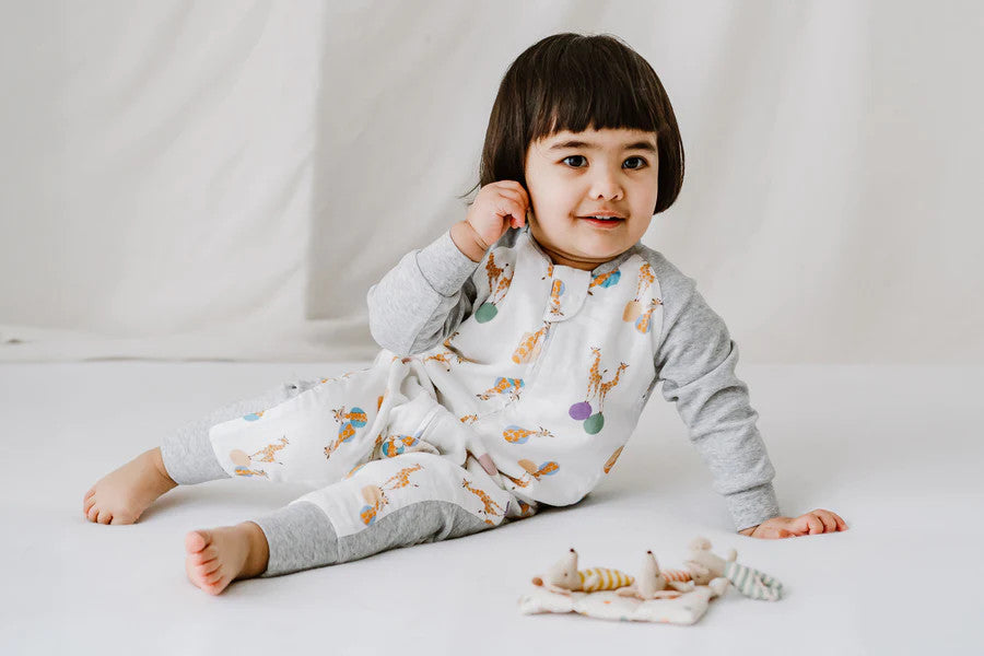 NEST DESIGNS BAMBOO LONG SLEEVE FOOTED SLEEP BAG 1.0 TOG - GIRAFFE SHAPES