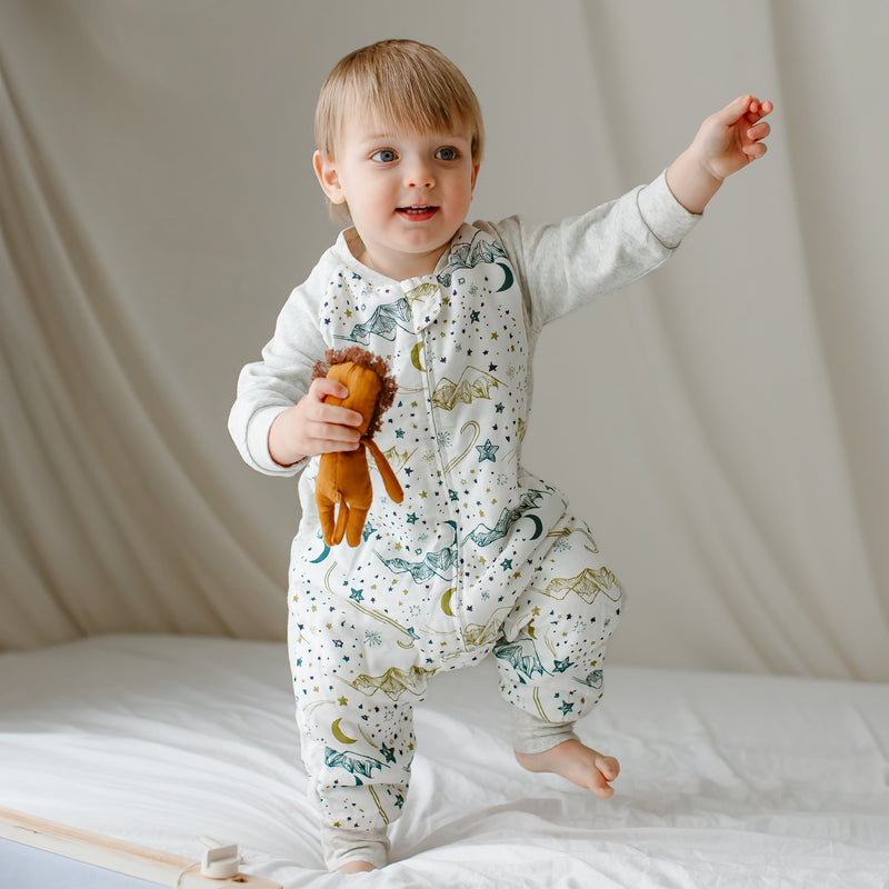 NEST DESIGNS RAGLAN BAMBOO LONG SLEEVE FOOTED SLEEP BAG 2.5 TOG - STARS WHITE