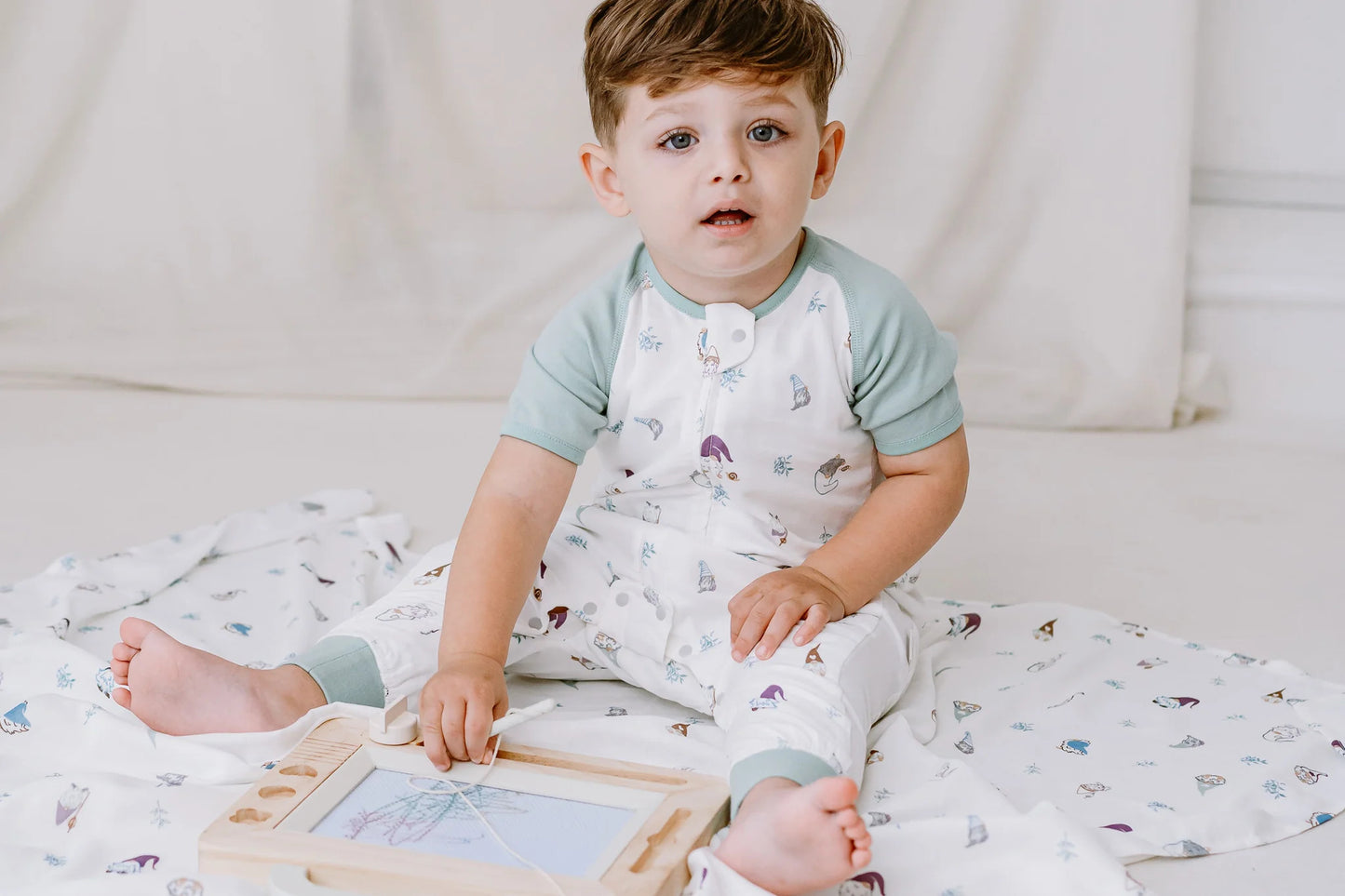 NEST DESIGNS RAGLAN BAMBOO PIMA SHORT SLEEVE FOOTED SLEEP BAG 0.6 TOG - OH GNOME - baby enRoute