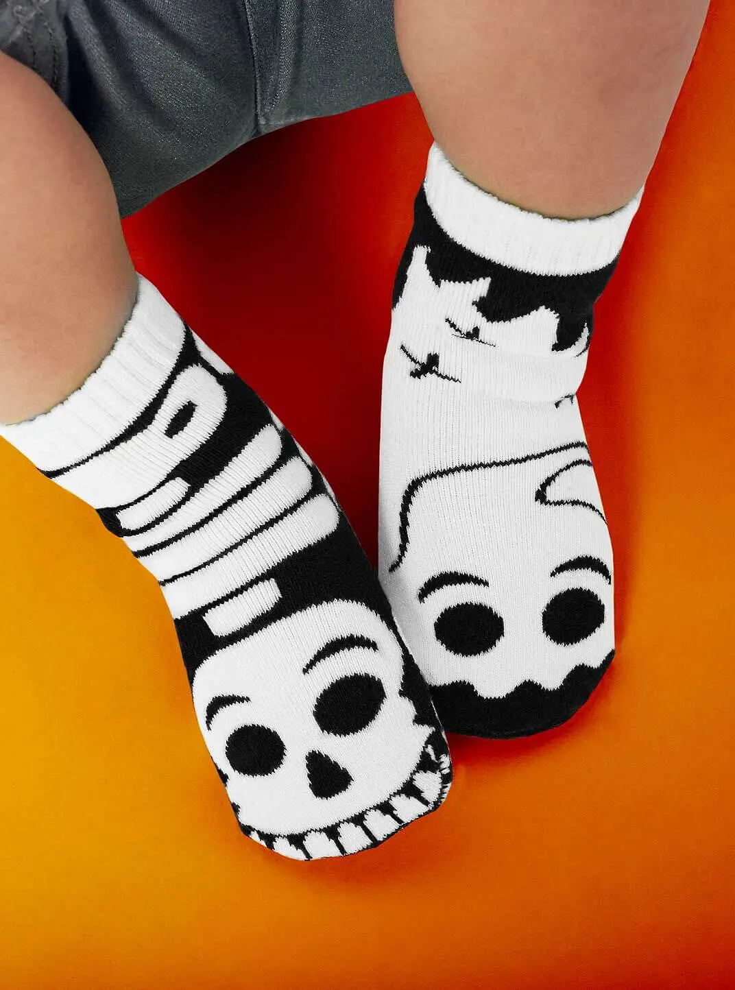 PALS SOCKS GLOW-IN-THE-DARK GHOST & SKELETON KIDS MISMATCHED - baby enRoute
